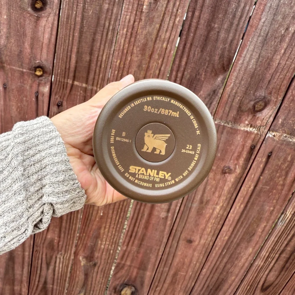 30 oz Brown And Gold Engraved Pattern - Picture 3 of 4